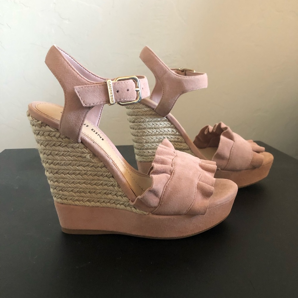 Gianni Bini light pink wedges size 5 Brand New